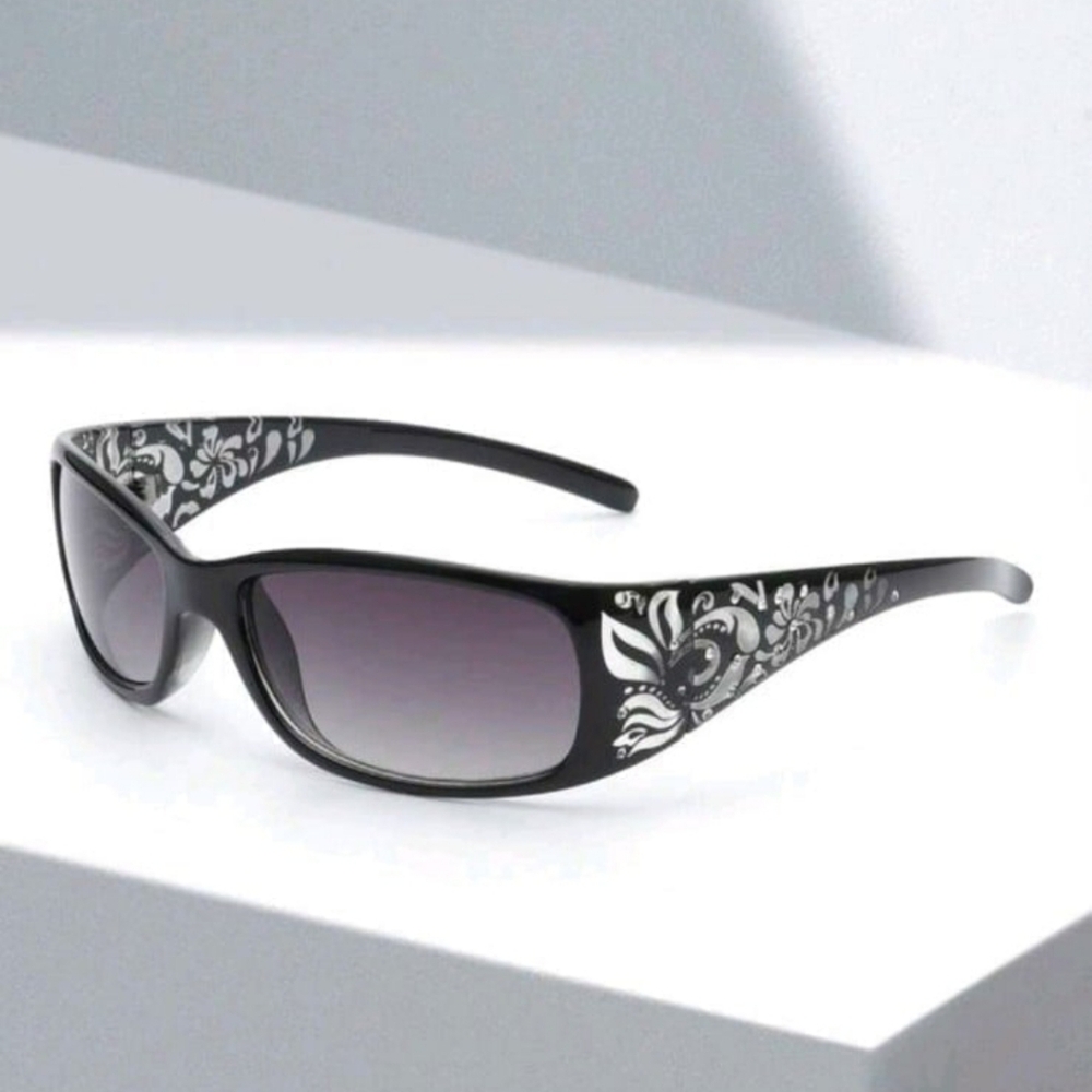 SUNGLASSES WITH SILVER TRIM